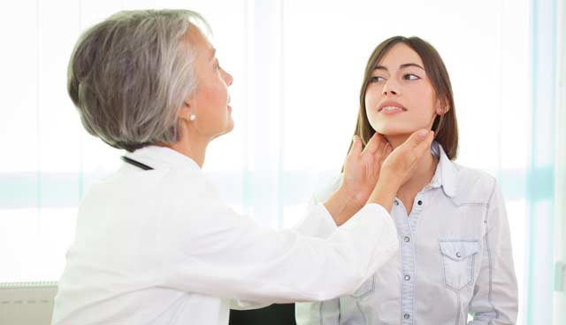 female patient undergoing thyroid cancer screening
