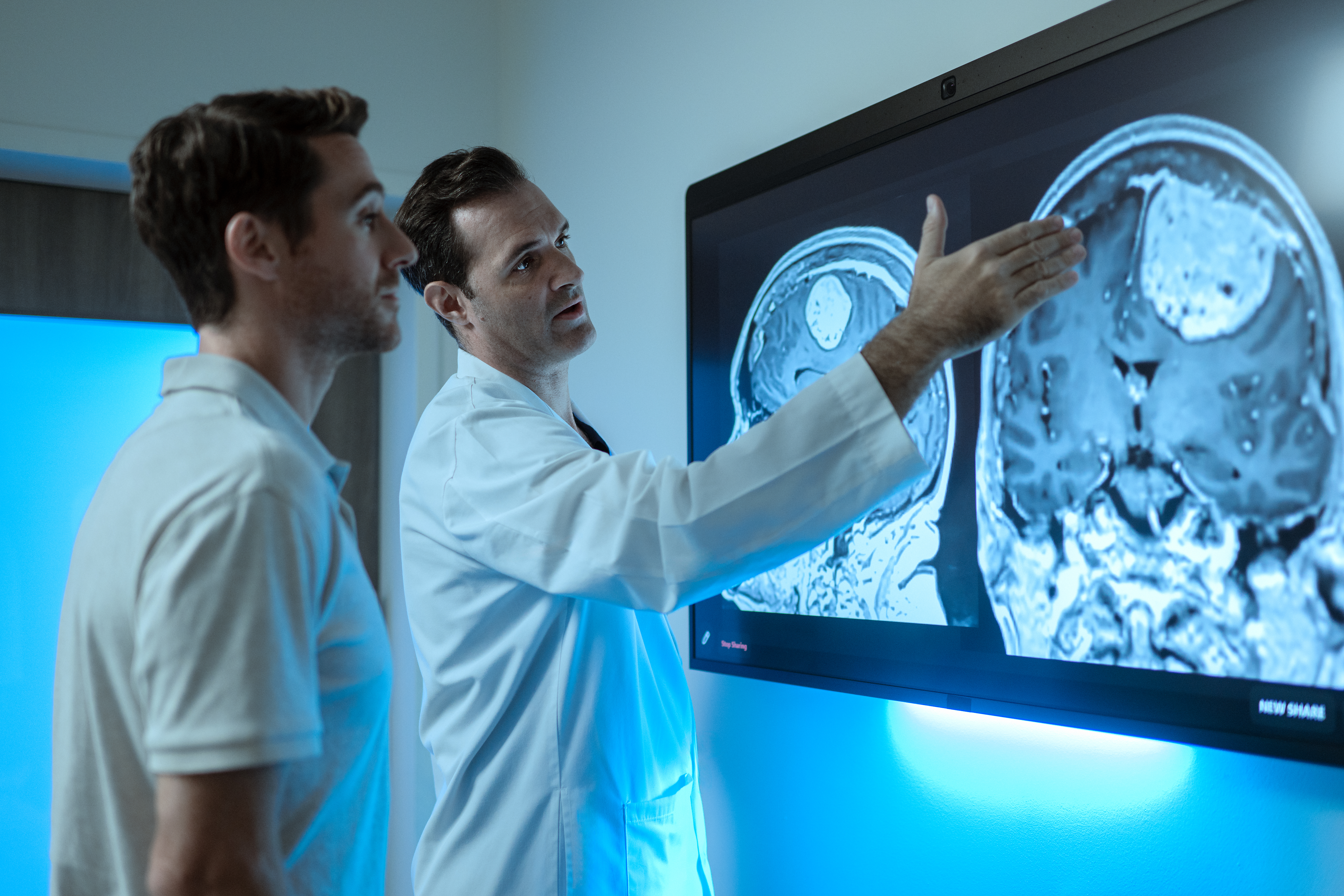 Medulloblastoma patient and doctor looking at brain scans