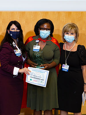 Renee Simpson, RN, 2021 Excellence in Nursing Management Award Winner pictured with nursing leadership