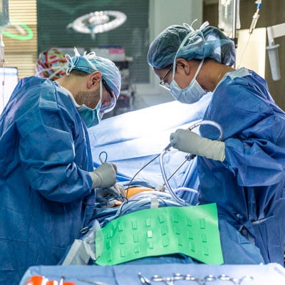 A surgical team, lead by thoracic surgeon Jobelle Baldonado, MD, removed a portion of Shannon's lung tumor. The tumor piece is then transported to a lab where T cells are extracted to begin the cell manufacturing process.