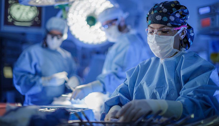 Thoracic surgery fellow in the operating room