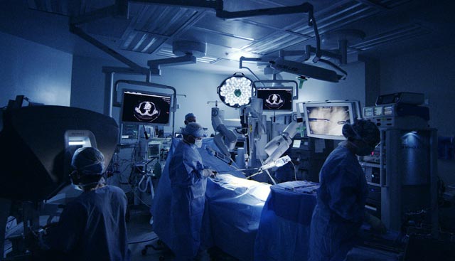 Robotic surgery performed on lung cancer patient