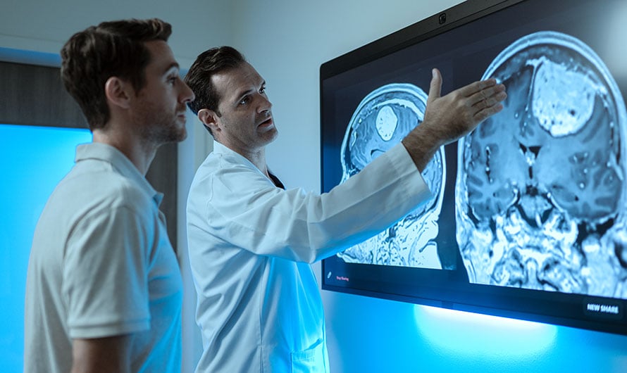 Dr. Andre Beer Furlan checks brain scan